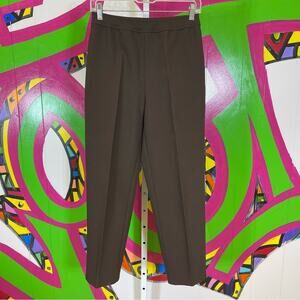 Bendover, Classic Pull On Dress Pants. Brown. Size 6P. In excellent condition!